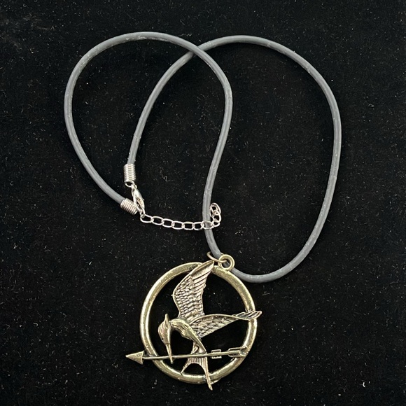Hunger Game-like Gold Color Necklace - Picture 15 of 16